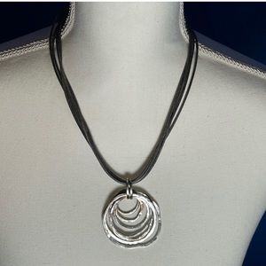 VINTAGE Sterling Silver Geometric Floating
Circles Sputnik Statement Necklace.